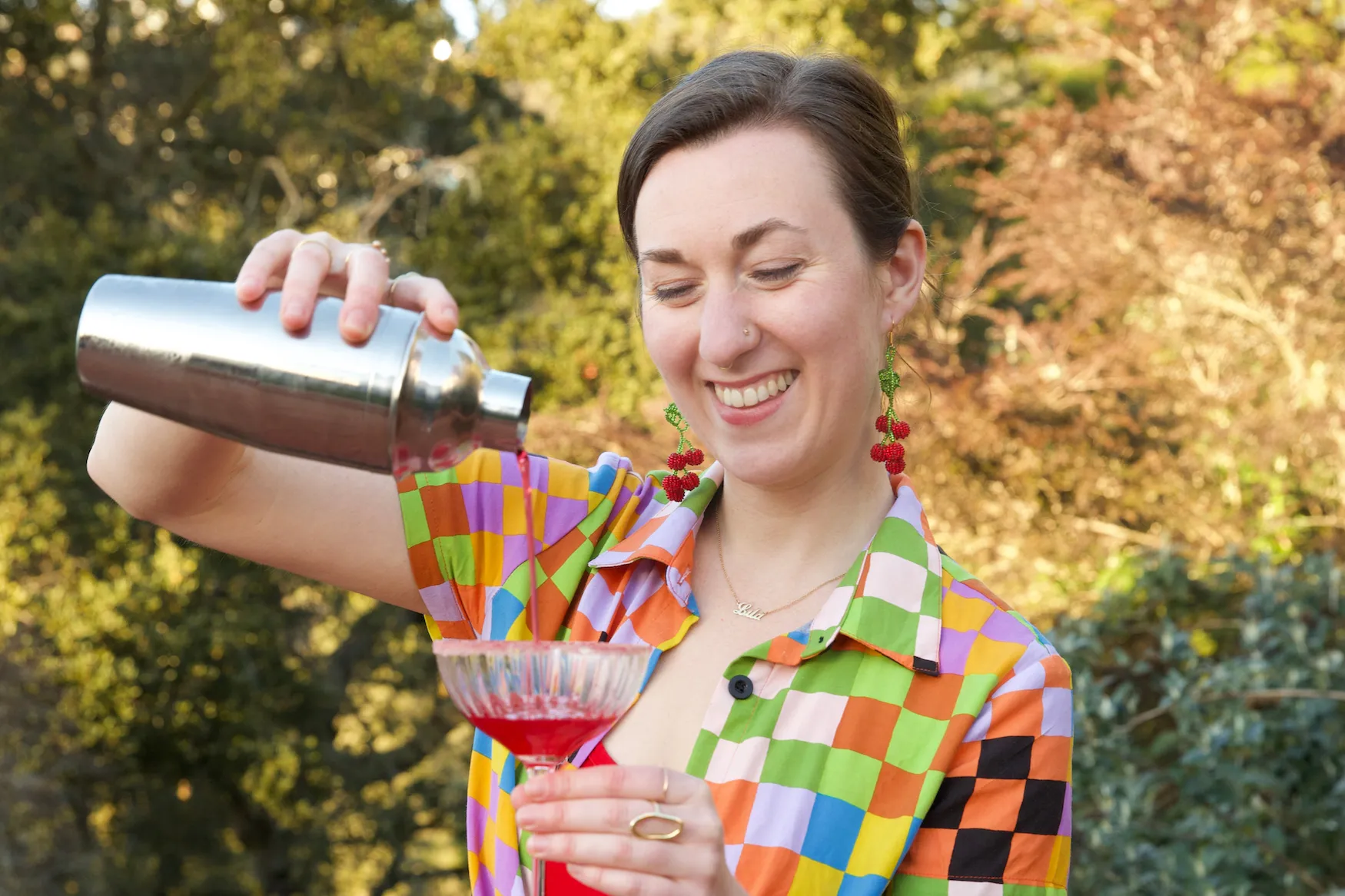 Celebrate the holidays with a festive Holiday Happy Hour workshop featuring mocktails, cocktails and desserts. Delicious Cranberry Cosmo & Chocolate Bark. Perfect for corporate team-building and hosting your own virtual holiday party.