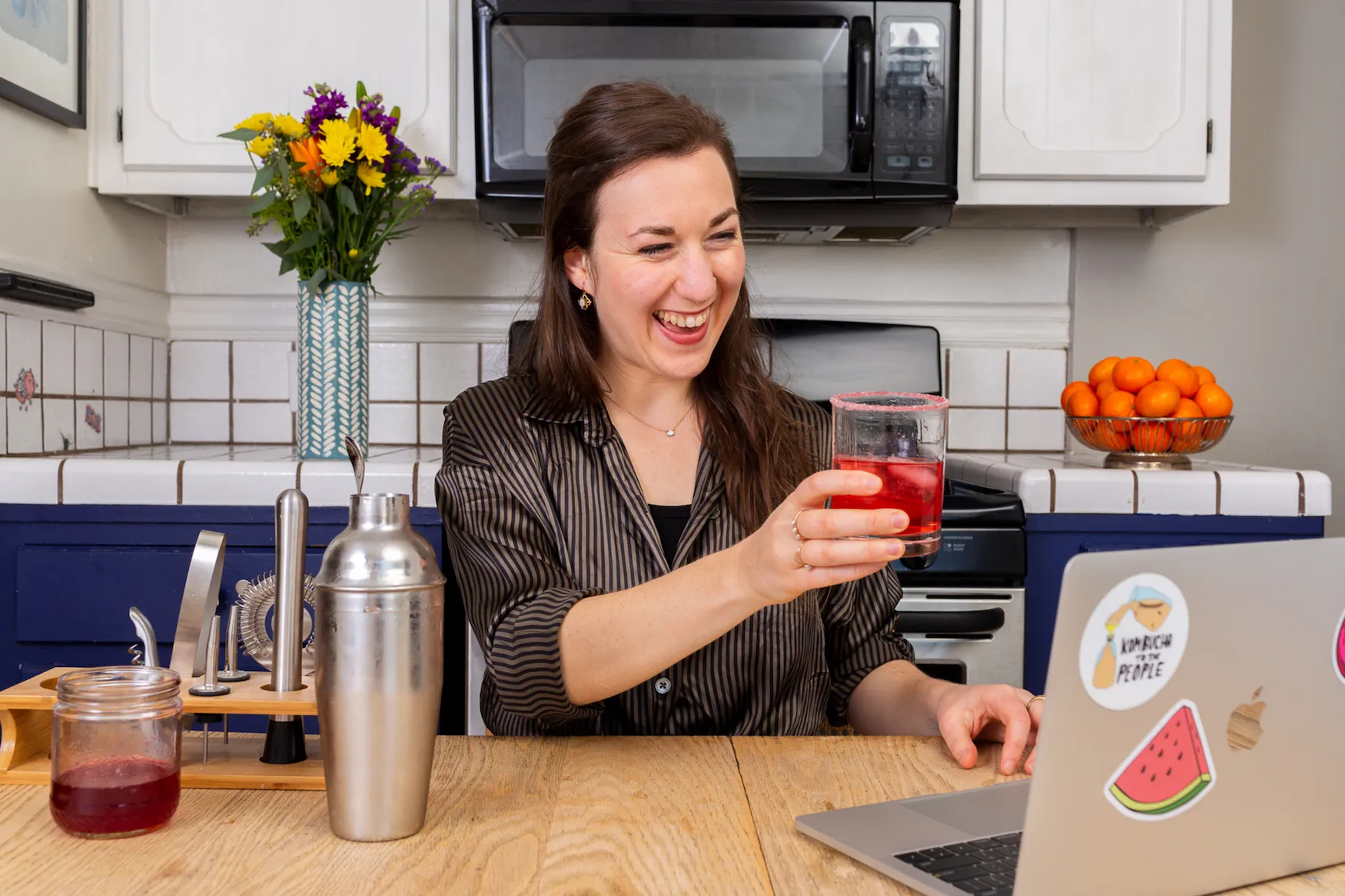 Celebrate the holidays with a festive Holiday Happy Hour workshop featuring mocktails, cocktails and desserts. Delicious Cranberry Cosmo & Chocolate Bark. Perfect for corporate team-building and hosting your own virtual holiday party.