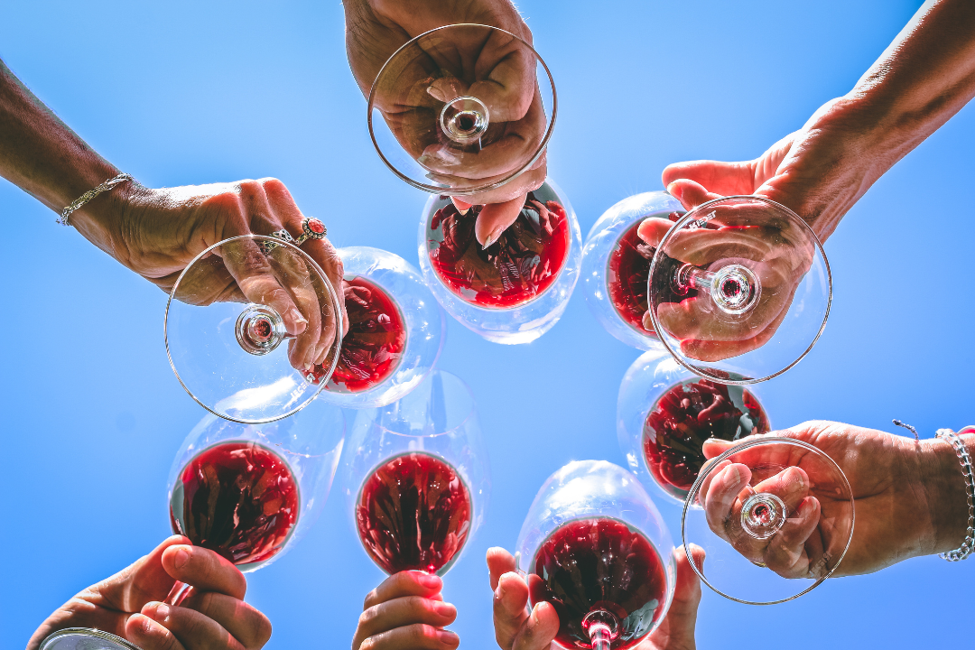 Hand pouring non-alcoholic wine during corporate wellness event
