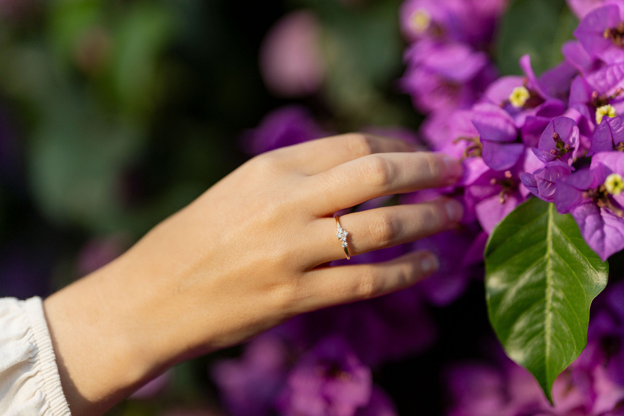 Engagement ring detail in a hidden Aventine garden, photographed by Eidos Photography, Rome photographer.
