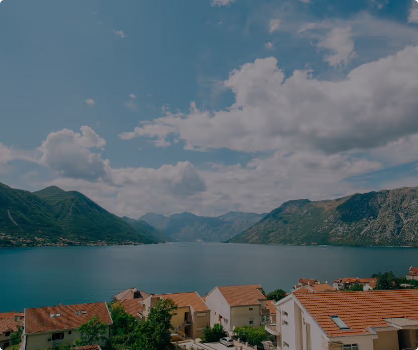 Atemberaubende Immobilien in Montenegro mit unberührter Natur, kristallklarem Wasser und Ausblicken in St. Stefan, Budva und Portonovi von Deluxe Estate Montenegro.