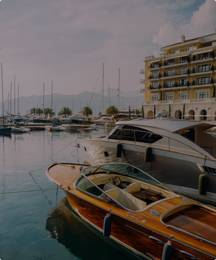 Luxusimmobilien am Wasser in Montenegro mit niedrigen Steuern und ohne Kapitalertragsteuer, ideal für Investoren. Immobilien von Deluxe Estate Montenegro an der Marina.