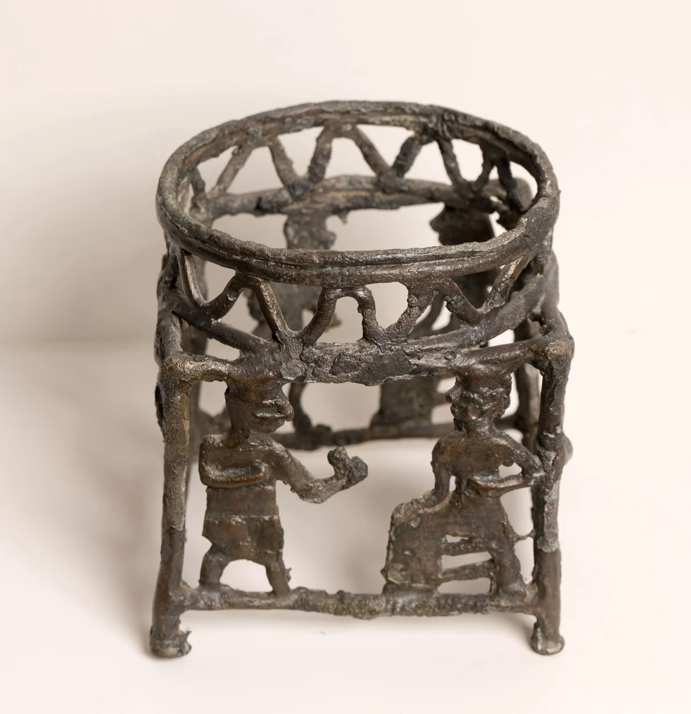 עֶמְדַּת בְּרוֹנְזָה מִמְּגִדּוֹ