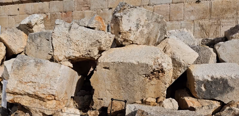 Maimonides Prays at the Ruins of the Second Temple