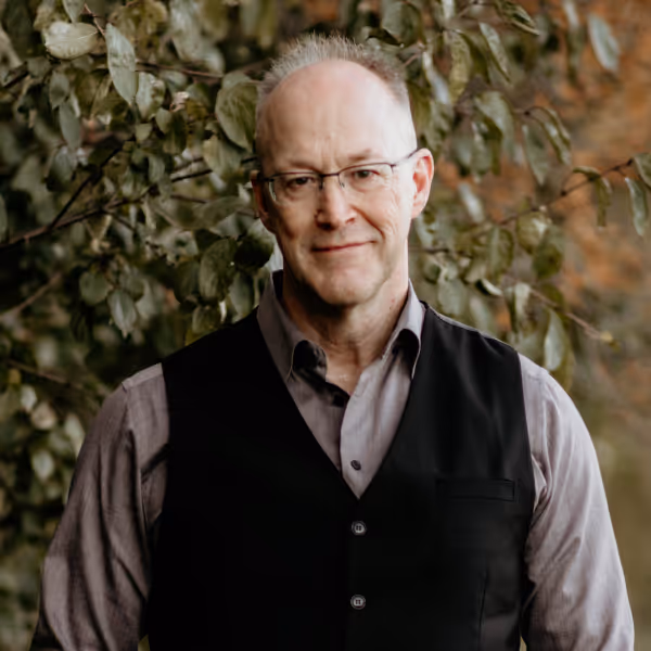 Dr. Daniel Burow headshot for about page