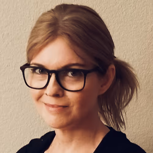 Headshot of Amy Singleton