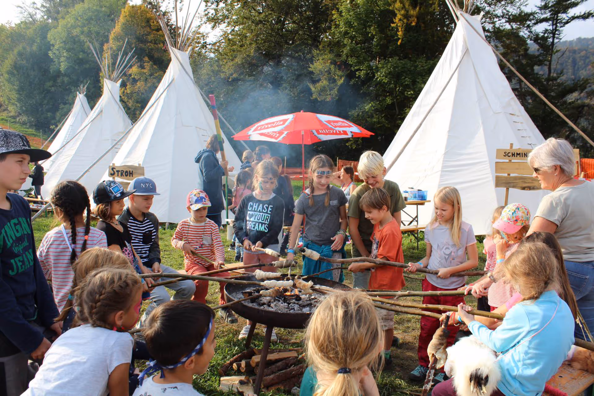 Kochtipi Feuer Tipidorf bräteln