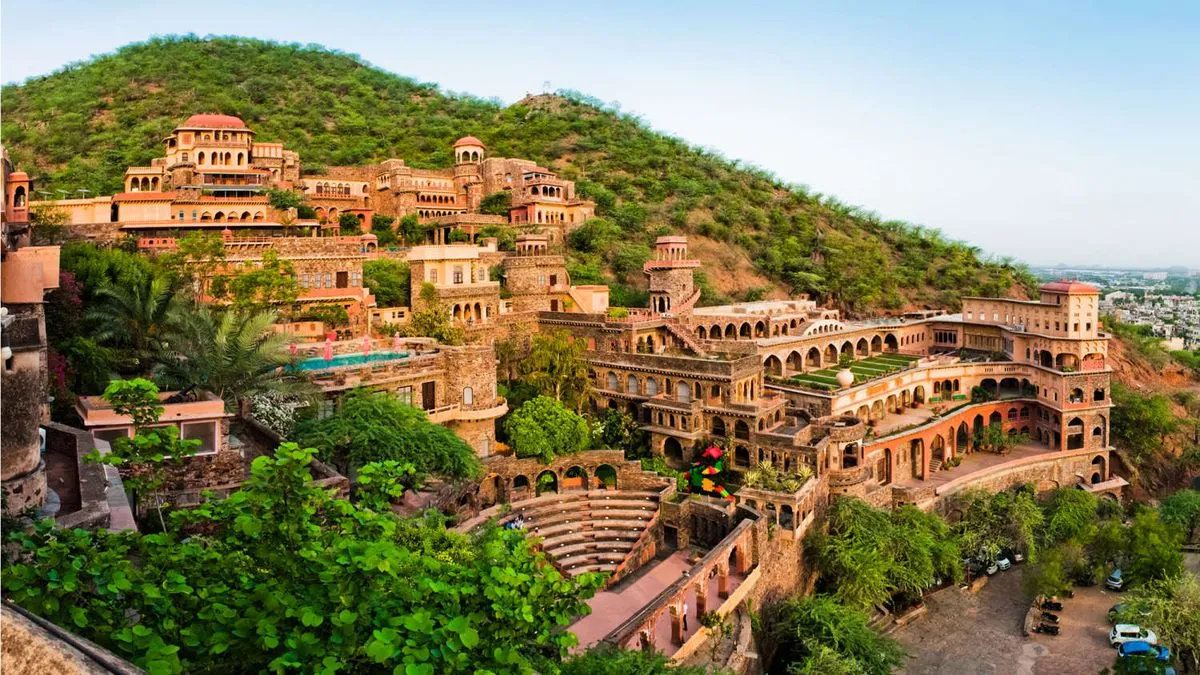 Peaceful heritage yoga retreat in Neemrana