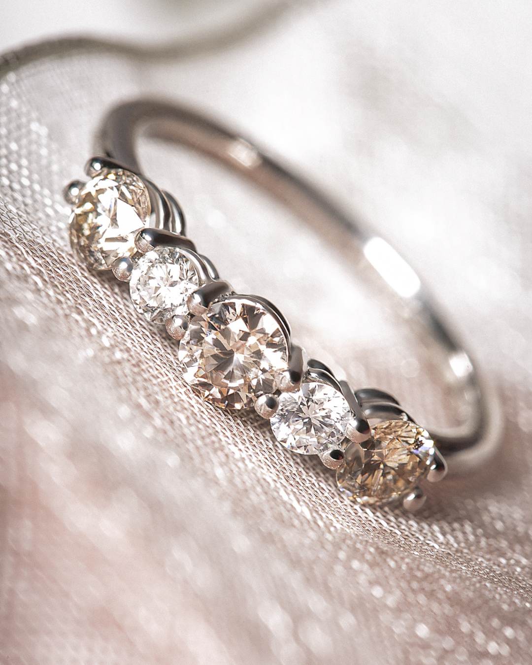 Churumbela de diamantes champagne con diamantes blancos.png