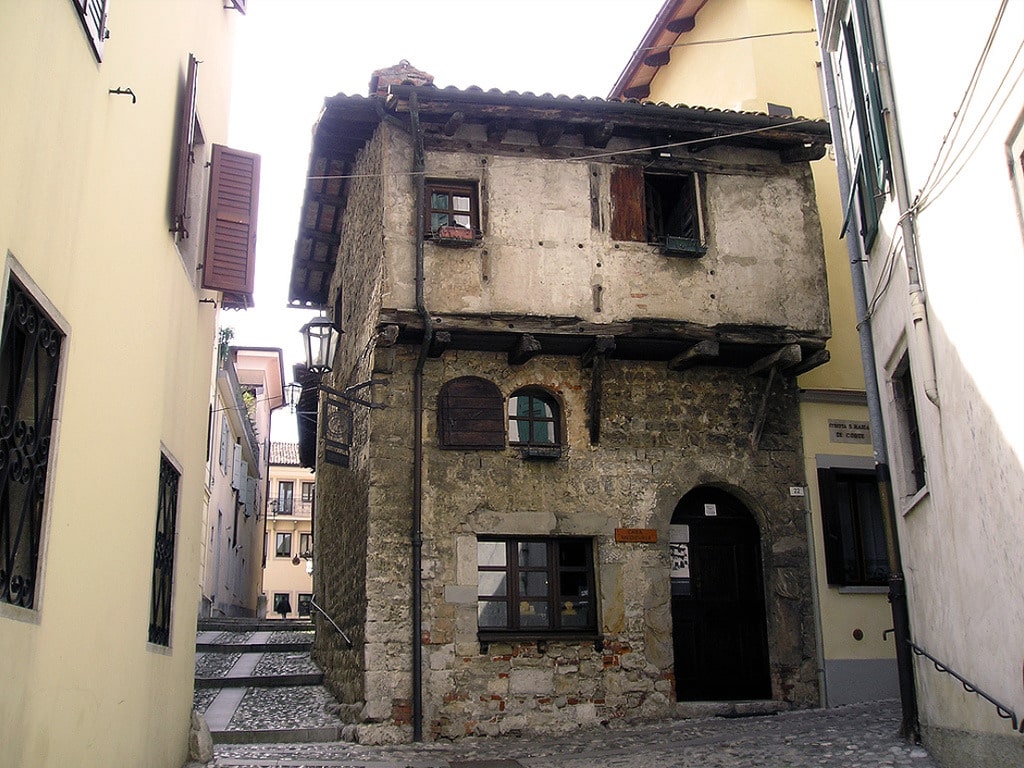 A surviving medieval house - known as the Goldsmith's House - that still stands in the streets of Cividale del Friuli. It dates to the second half of the 14th century. Structures such as these would have born the brunt of the earthquake.