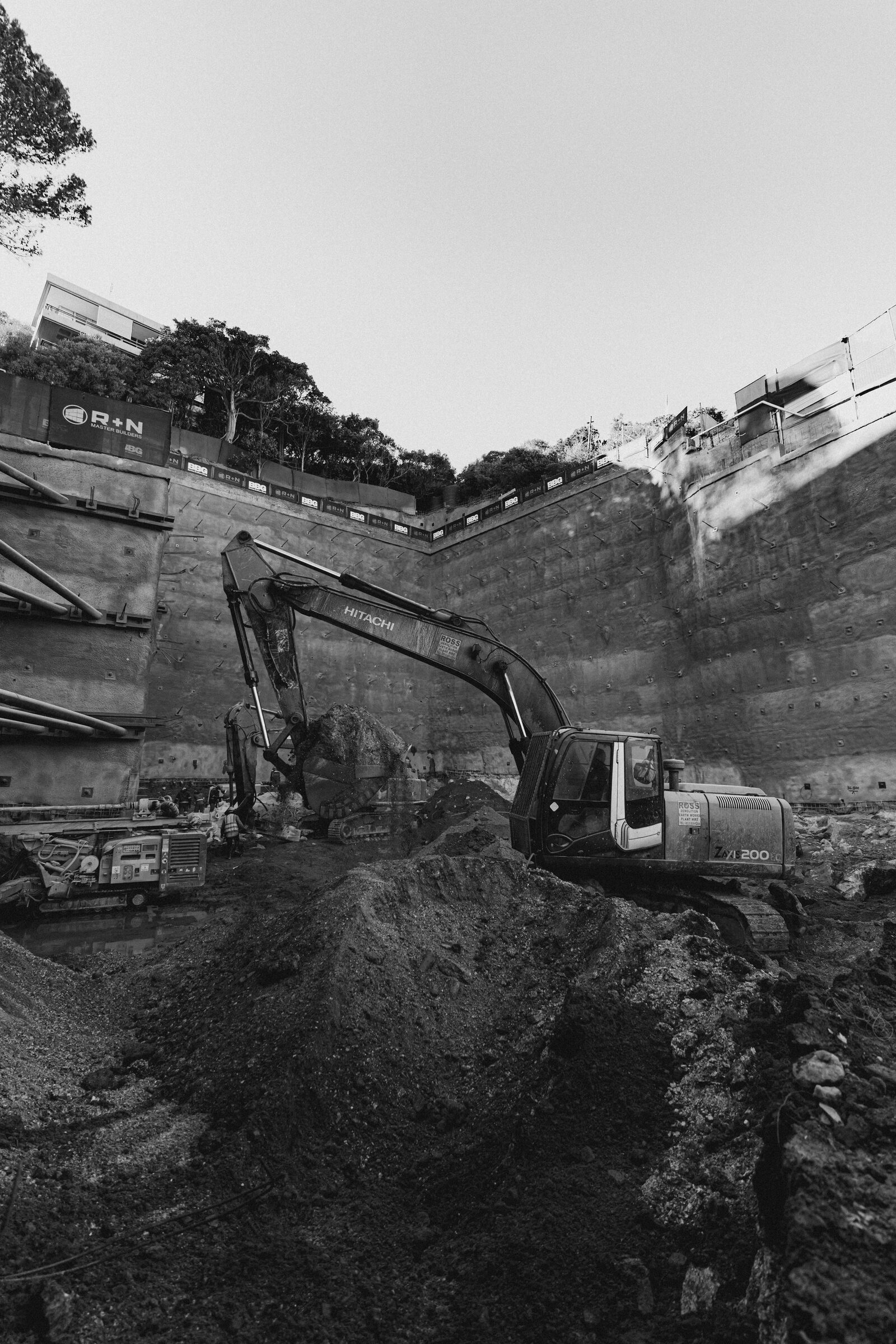 Excavation under way within the anchored retaining walls at 23 Victoria Road, Clifton