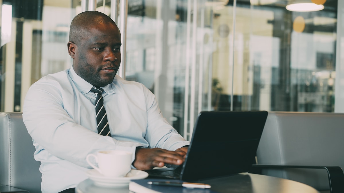 How to Strengthen Your Leadership Pipeline Through AI Coaching Adoption: A CHRO's Implementation Guide