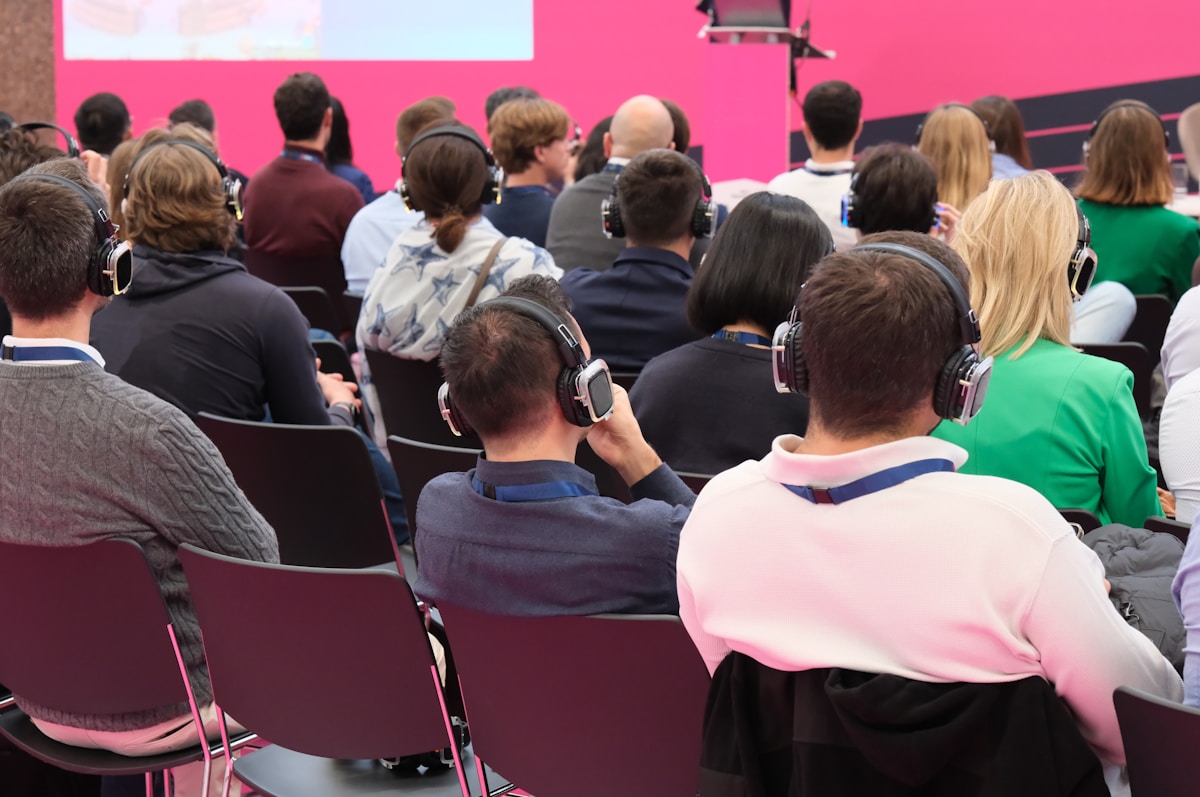 How to Integrate AI Coaching Into Meetings: 7 Proven Strategies for HR Leaders