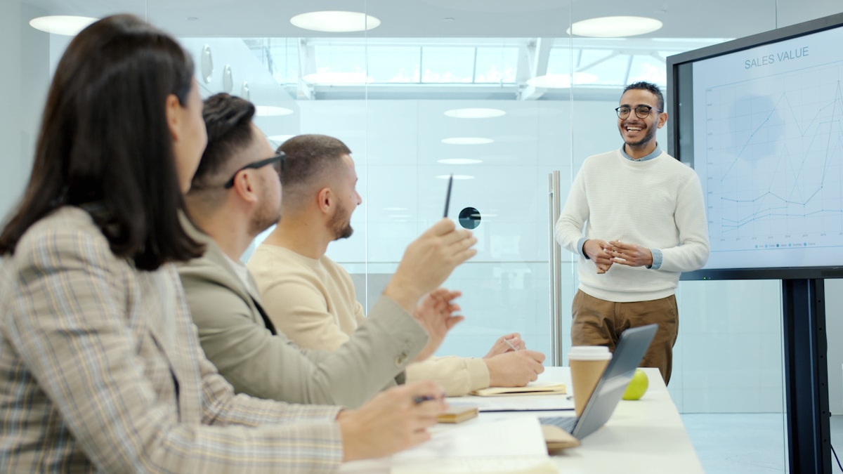Why AI Coaching Outperforms Traditional Training and LMS Content: 7 Critical Differences CHROs Need to Know