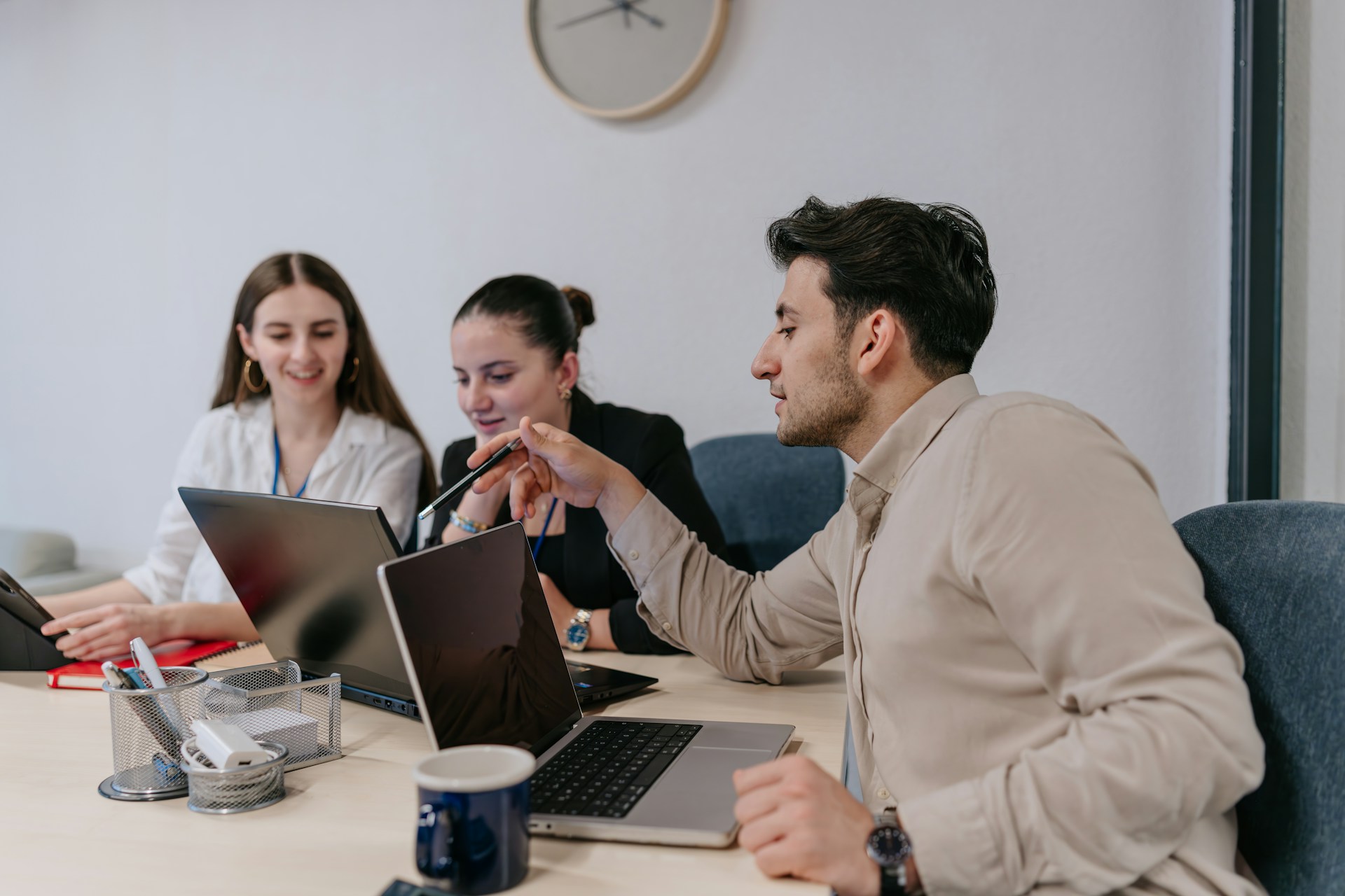 Rethinking Manager Effectiveness Programs in the Age of AI Coaching