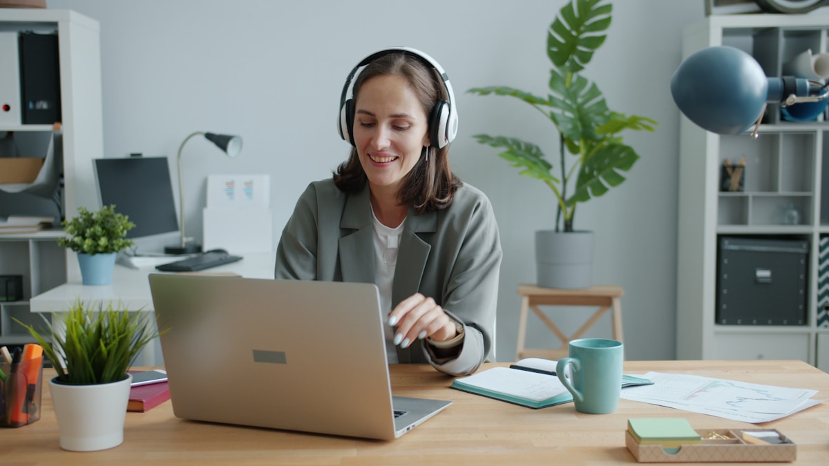 Manager Coaching Tools for Remote and Hybrid Teams: A 2025 Guide for CHROs