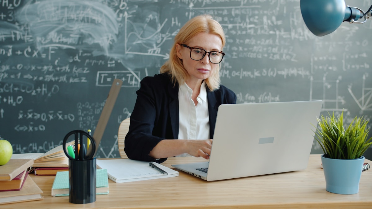 Real-Time Coaching Software: 7 Ways In-the-Moment Feedback Transforms Manager Effectiveness