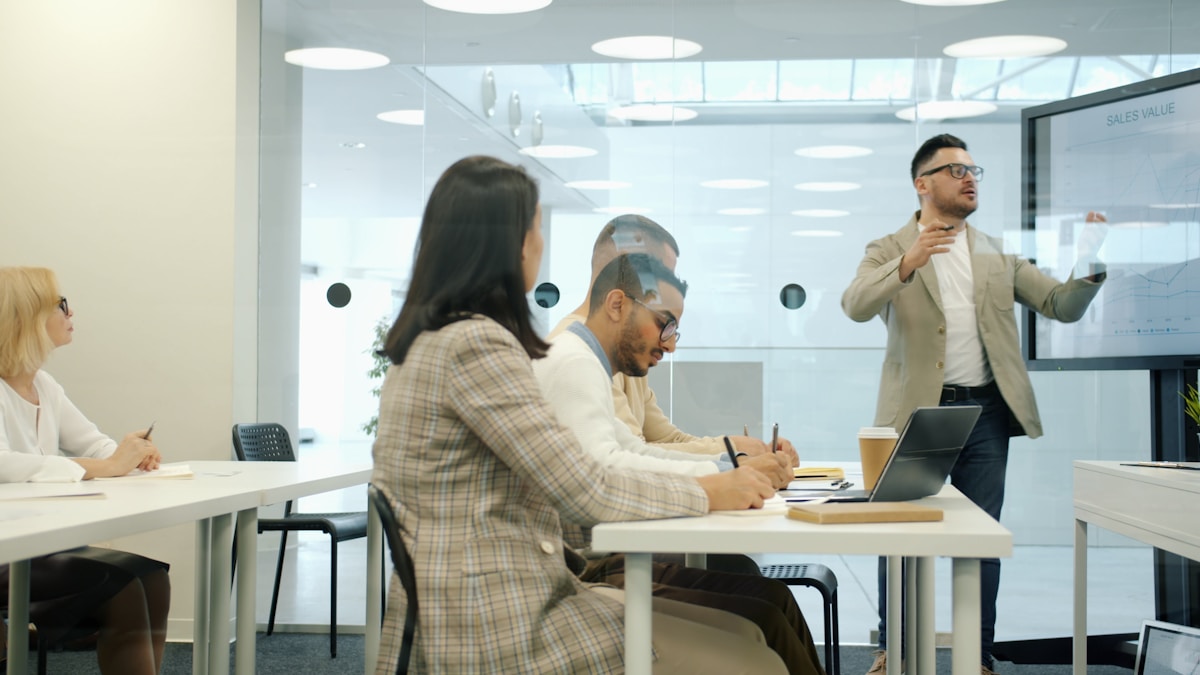 How Does AI Coaching Create Consistent Management Quality Across Locations?