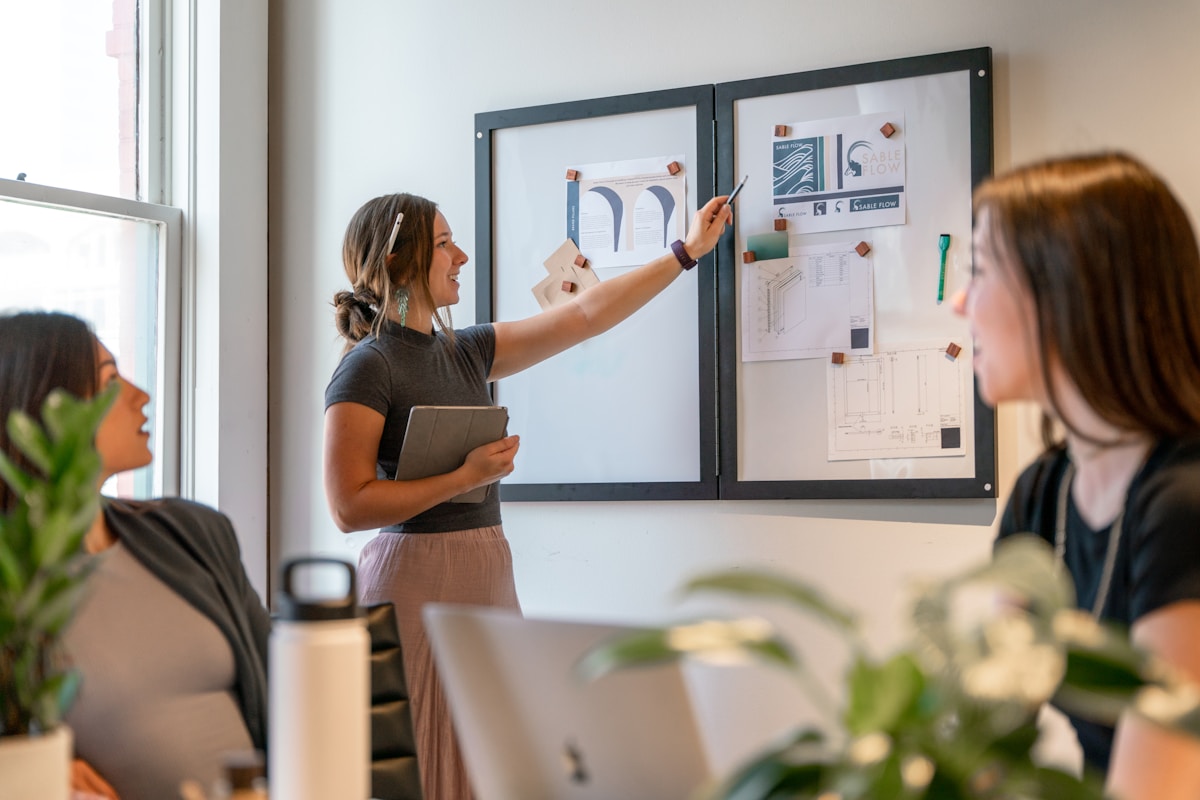 How Does AI Coaching Create Consistent Management Quality Across Locations?