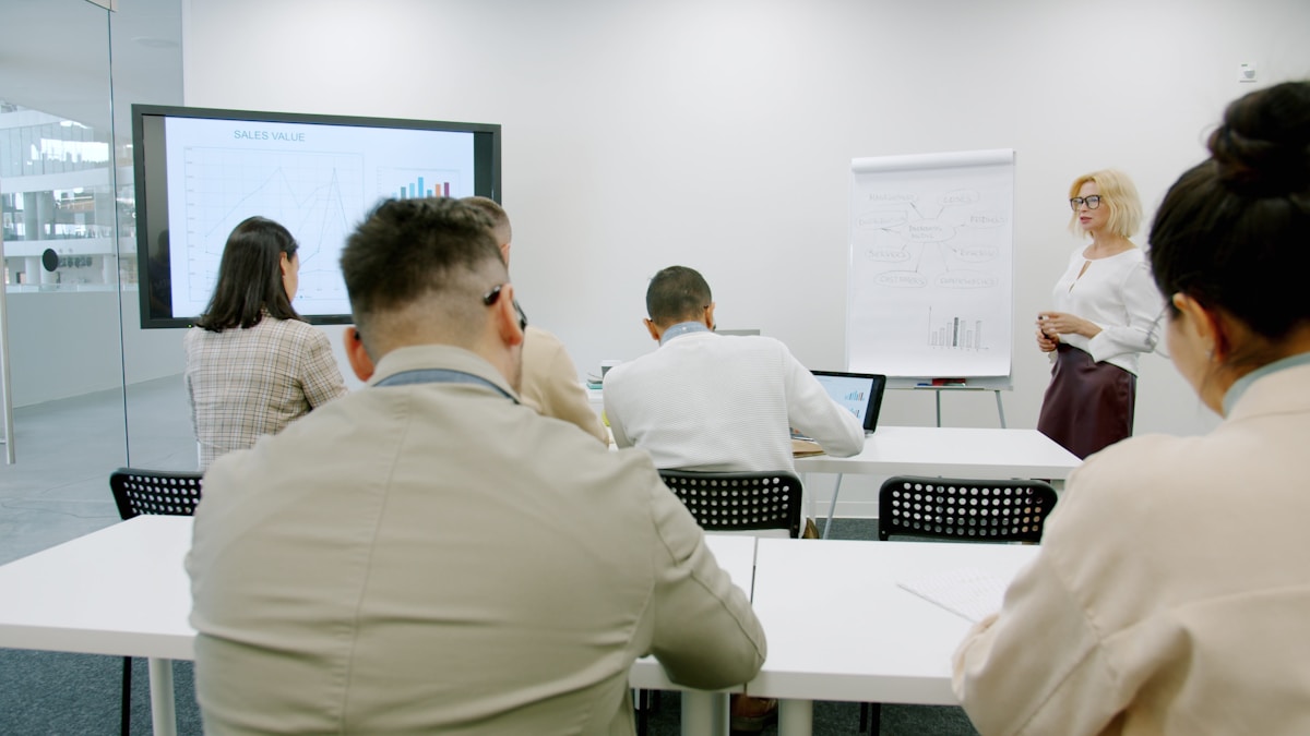 Why AI Coaching Outperforms Traditional Training and LMS Content for Manager Development