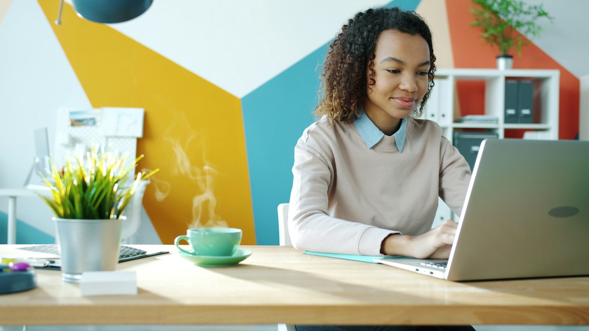 How Does AI Coaching Work in the Flow of Daily Work?