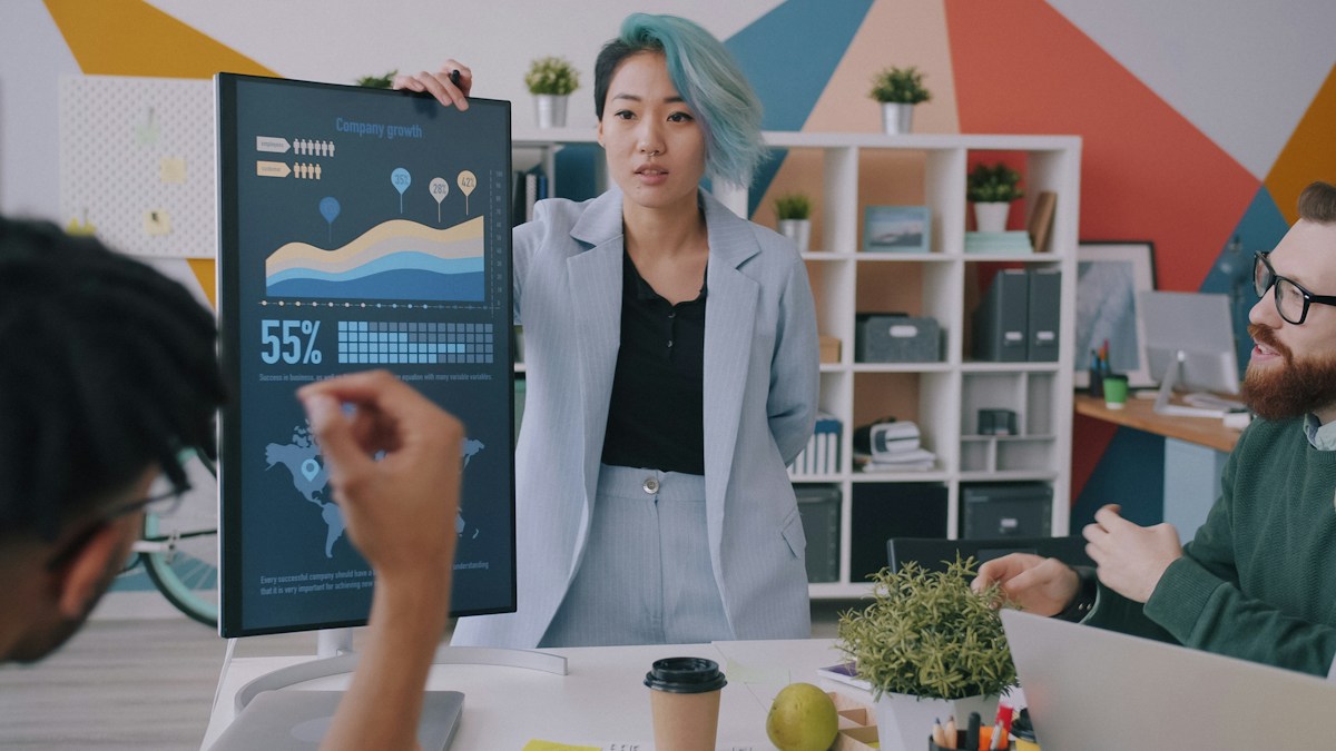 What Data and Visibility Should People Teams Expect from AI-Powered Learning Tools?