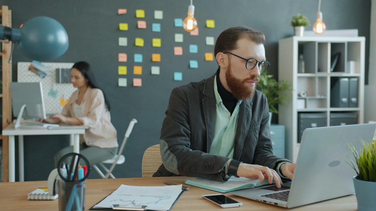 Should Your AI Coach Wait to Be Asked or Proactively Reach Out?