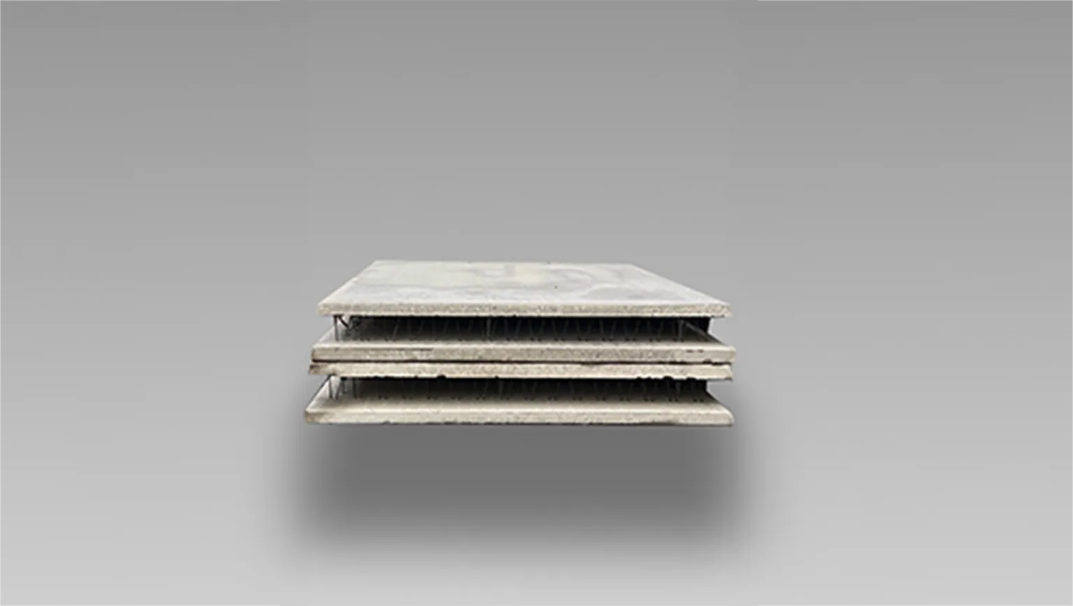 Produktfoto von Beton-Doppelwänden mit sichtbaren Gitterträgern