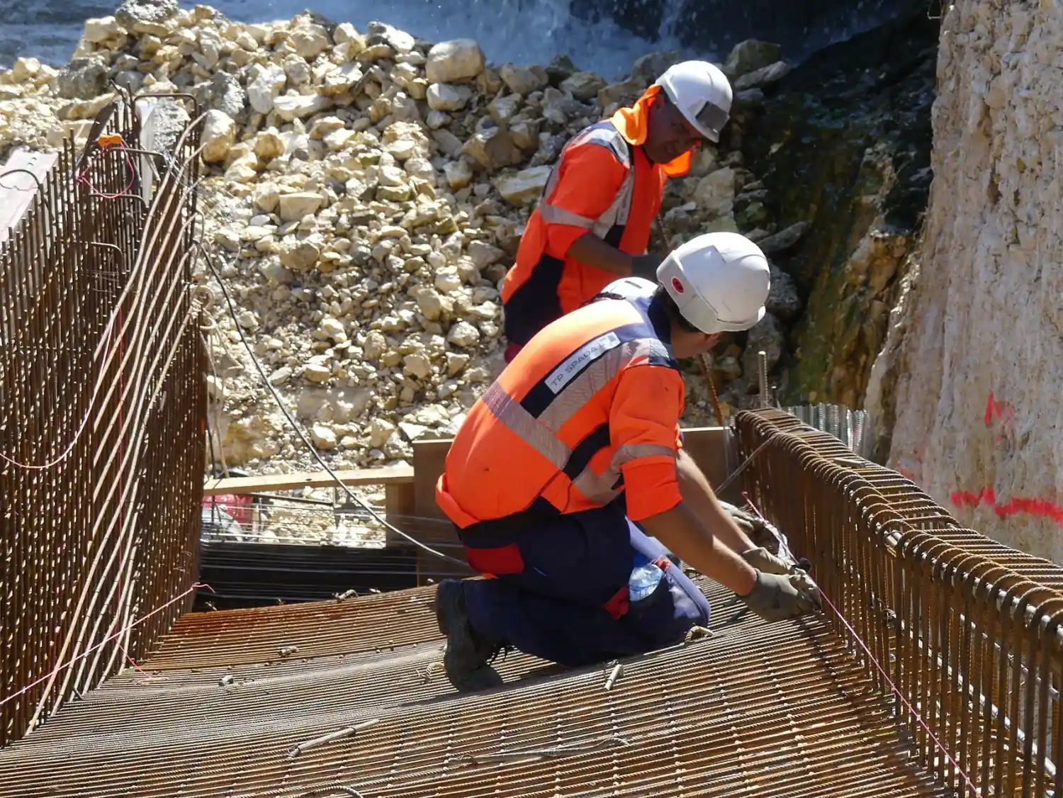 Sauver l’anguille : des seuils aménagés pour des rivières vivantes