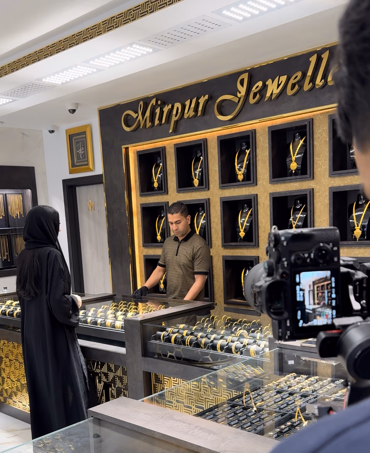 HU-Social team working at Mirpur Jewellers