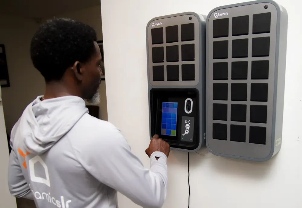 Customer with smartbox