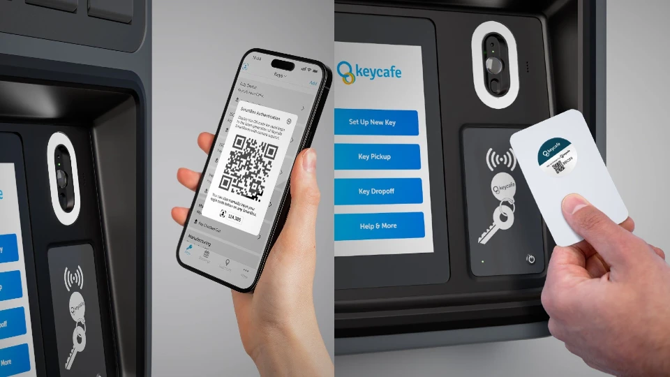 Images côte à côte d'une personne utilisant les options d'authentification par code QR et par badge d'utilisateur