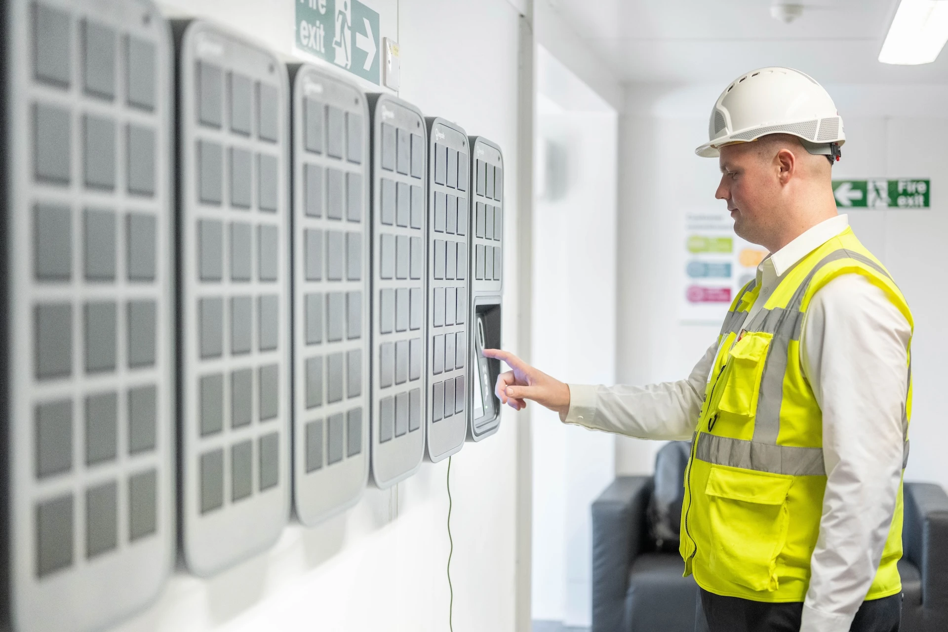 Construction worker using a Keycafe SmartBox