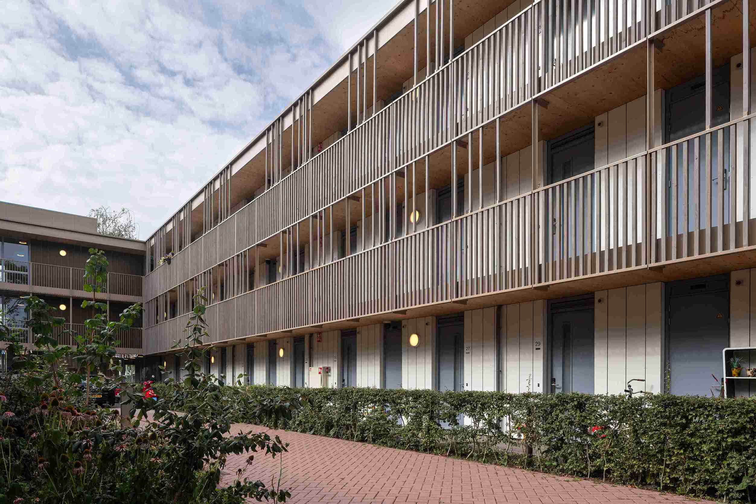 CLT-gebaseerd zorggebouw met een GPR-score van 9,0 – een duurzaam en warm toevluchtsoord aan de Grote Kreek in Rotterdam.