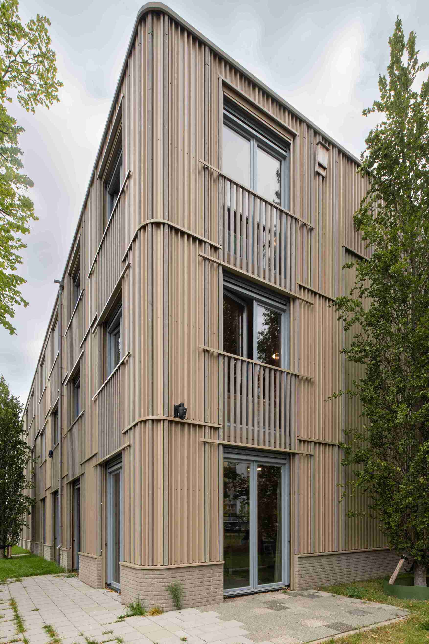 CLT-gebaseerd zorggebouw met een GPR-score van 9,0 – een duurzaam en warm toevluchtsoord aan de Grote Kreek in Rotterdam.