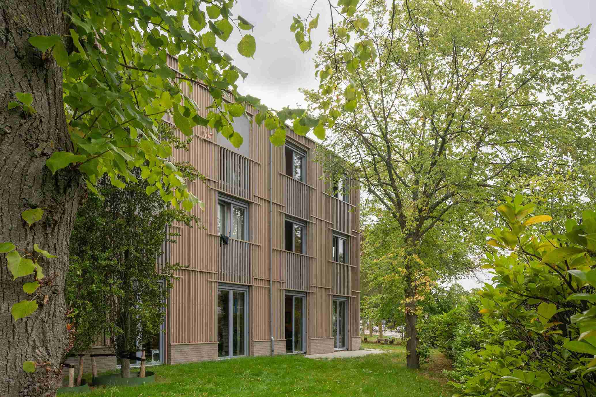 CLT-gebaseerd zorggebouw met een GPR-score van 9,0 – een duurzaam en warm toevluchtsoord aan de Grote Kreek in Rotterdam.
