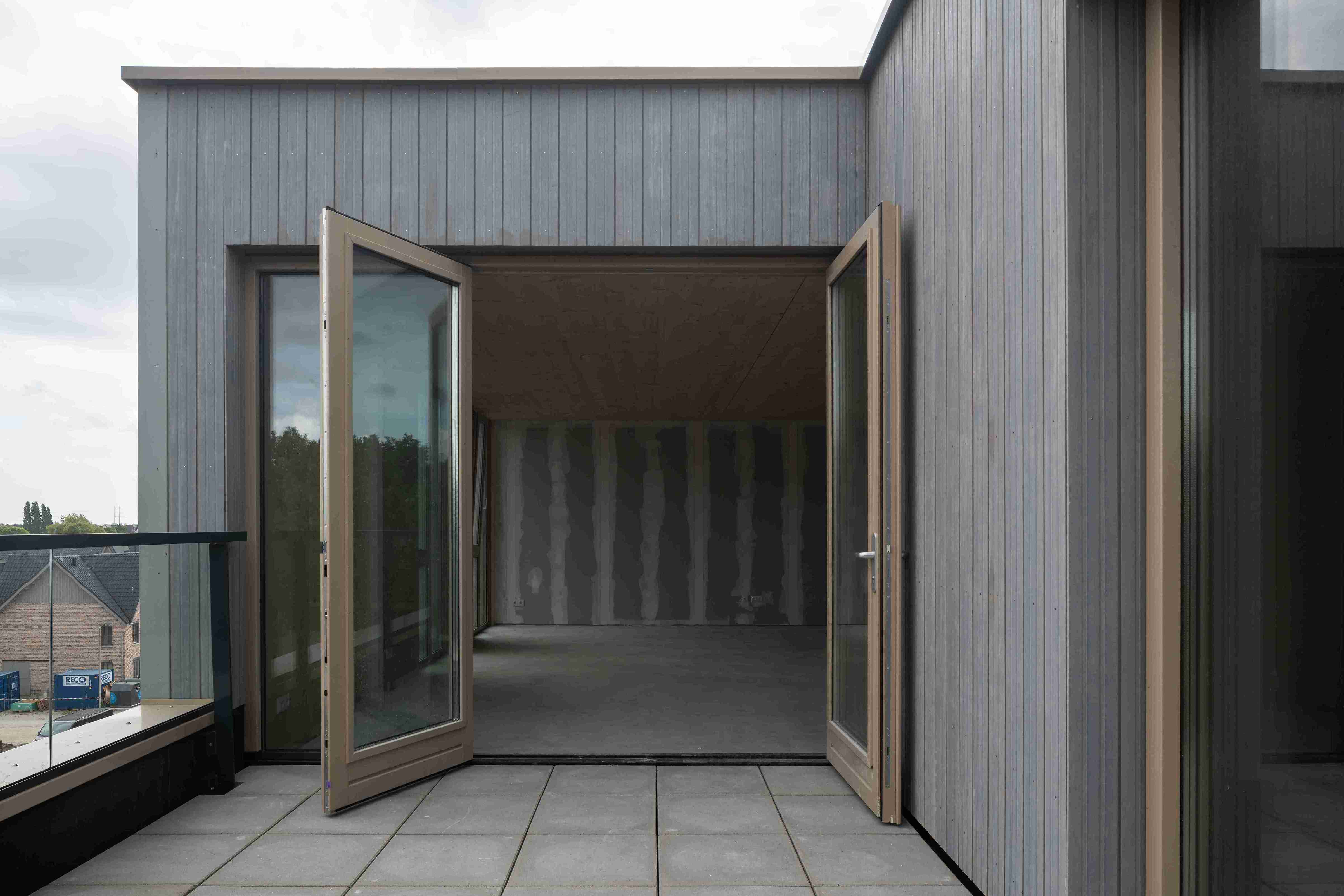 Impressie van Kiem, een nieuwe woonwijk in Pijnacker met diverse woningtypen in een groene, waterrijke omgeving. Ongeveer 40% van het gebied is ingericht voor natuur en biodiversiteit, als verbinding tussen stad en landschap.