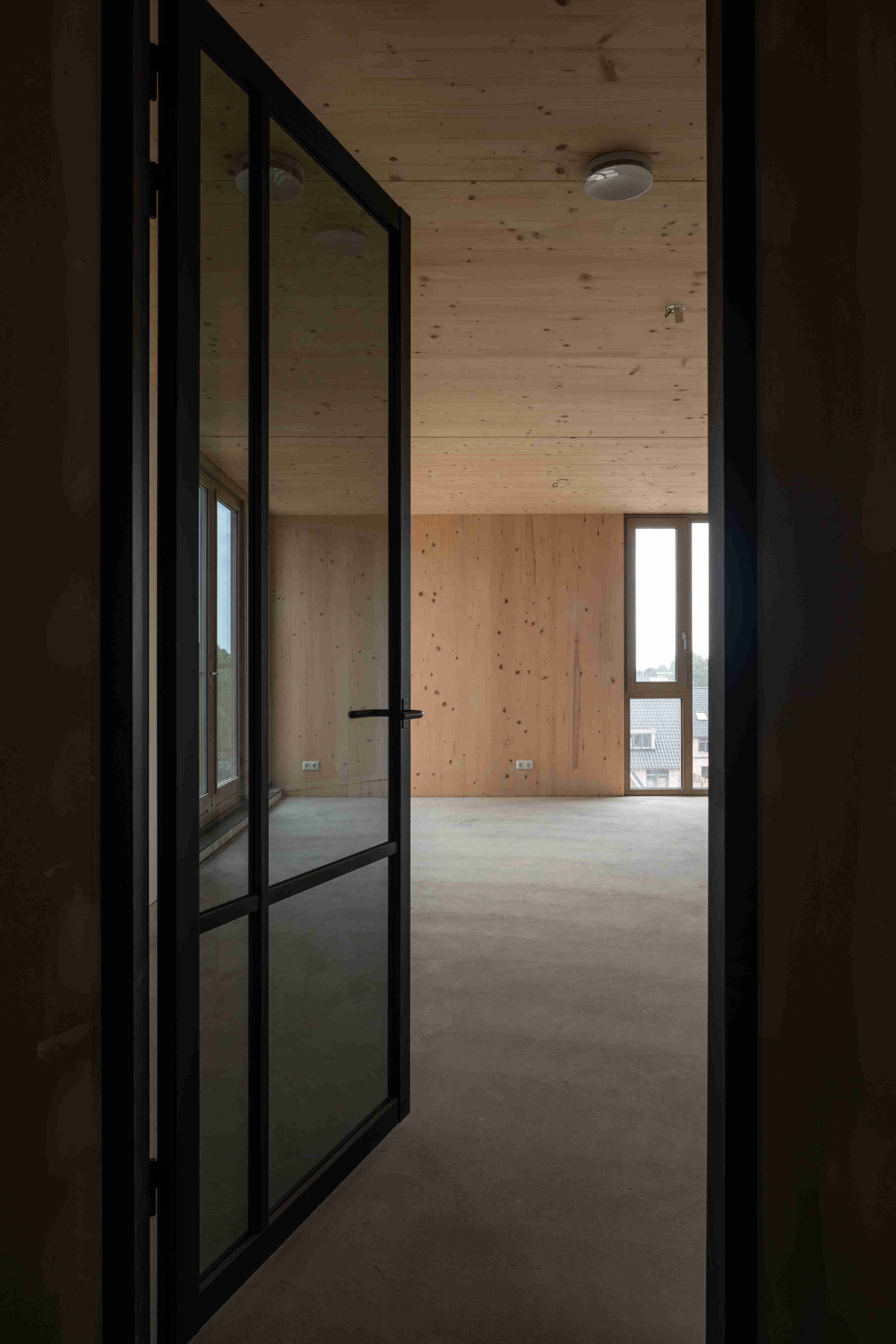 Impressie van Kiem, een nieuwe woonwijk in Pijnacker met diverse woningtypen in een groene, waterrijke omgeving. Ongeveer 40% van het gebied is ingericht voor natuur en biodiversiteit, als verbinding tussen stad en landschap.