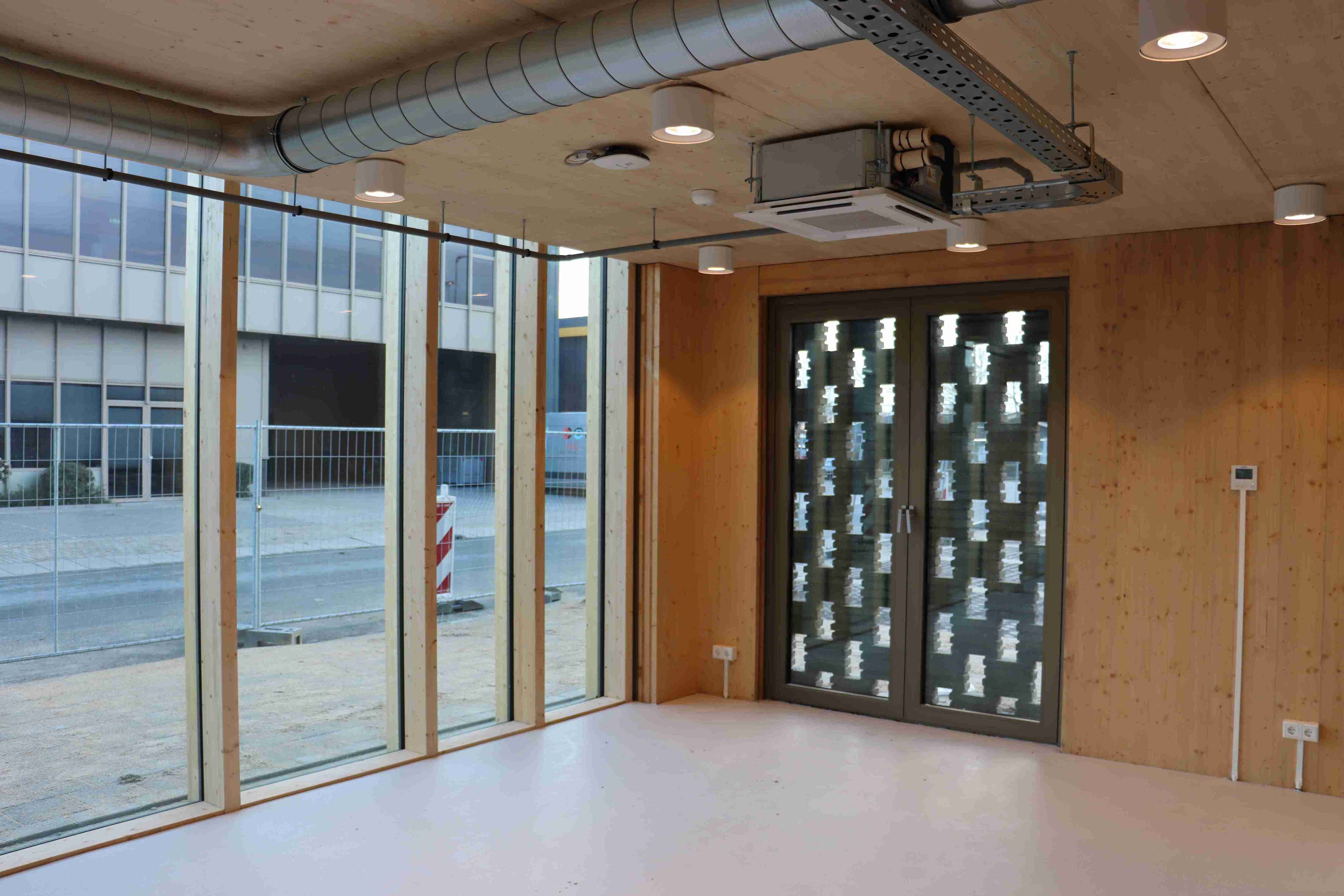 CLT kantoor en entreegebouw in massieve houtbouw bij het Grondstoffen Inzamelstation Lansingerland