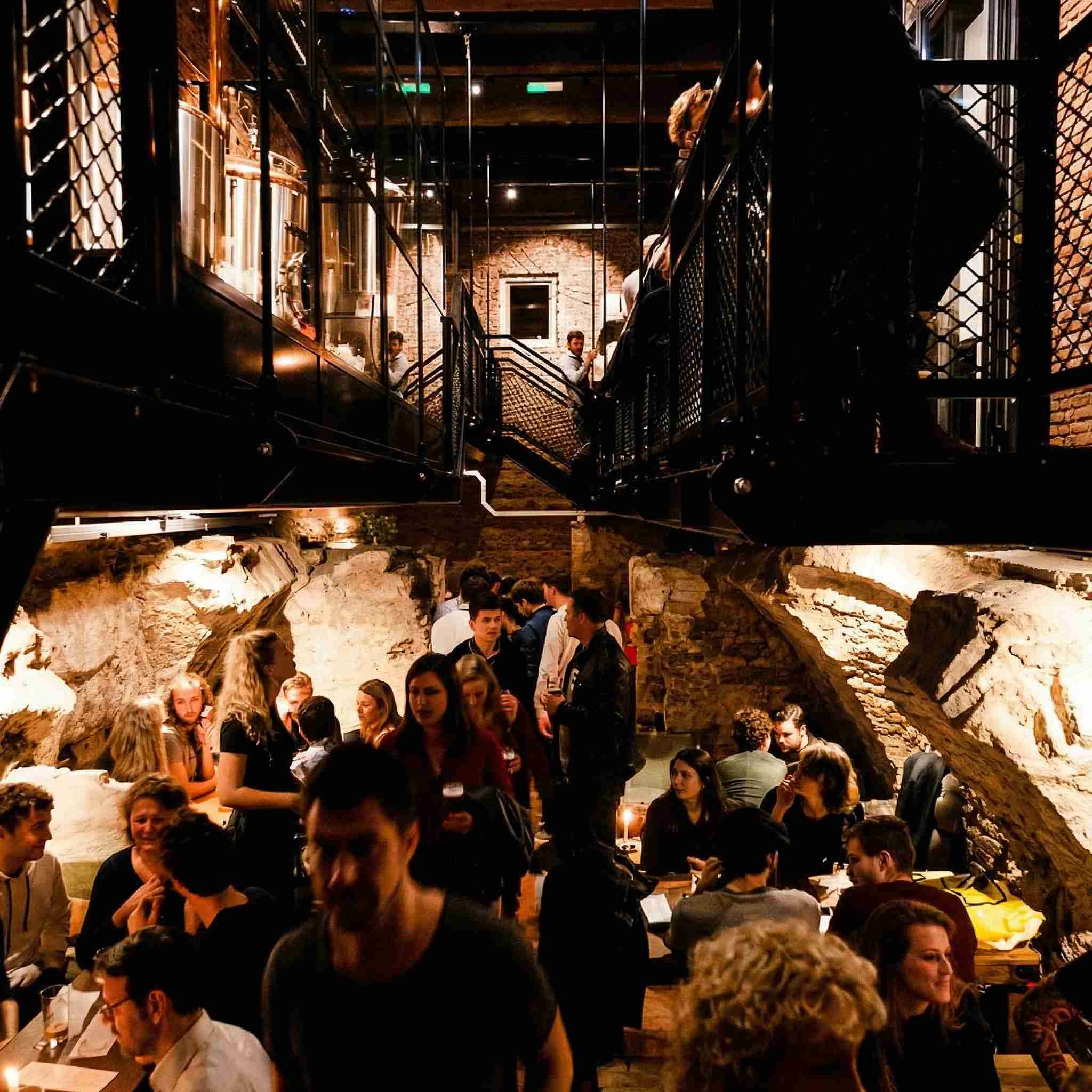 De renovatie van het Brouwhuis in Delft door UC Architects combineert historische elementen met moderne functies, duurzaam ontwerp en een gastvrije sfeer