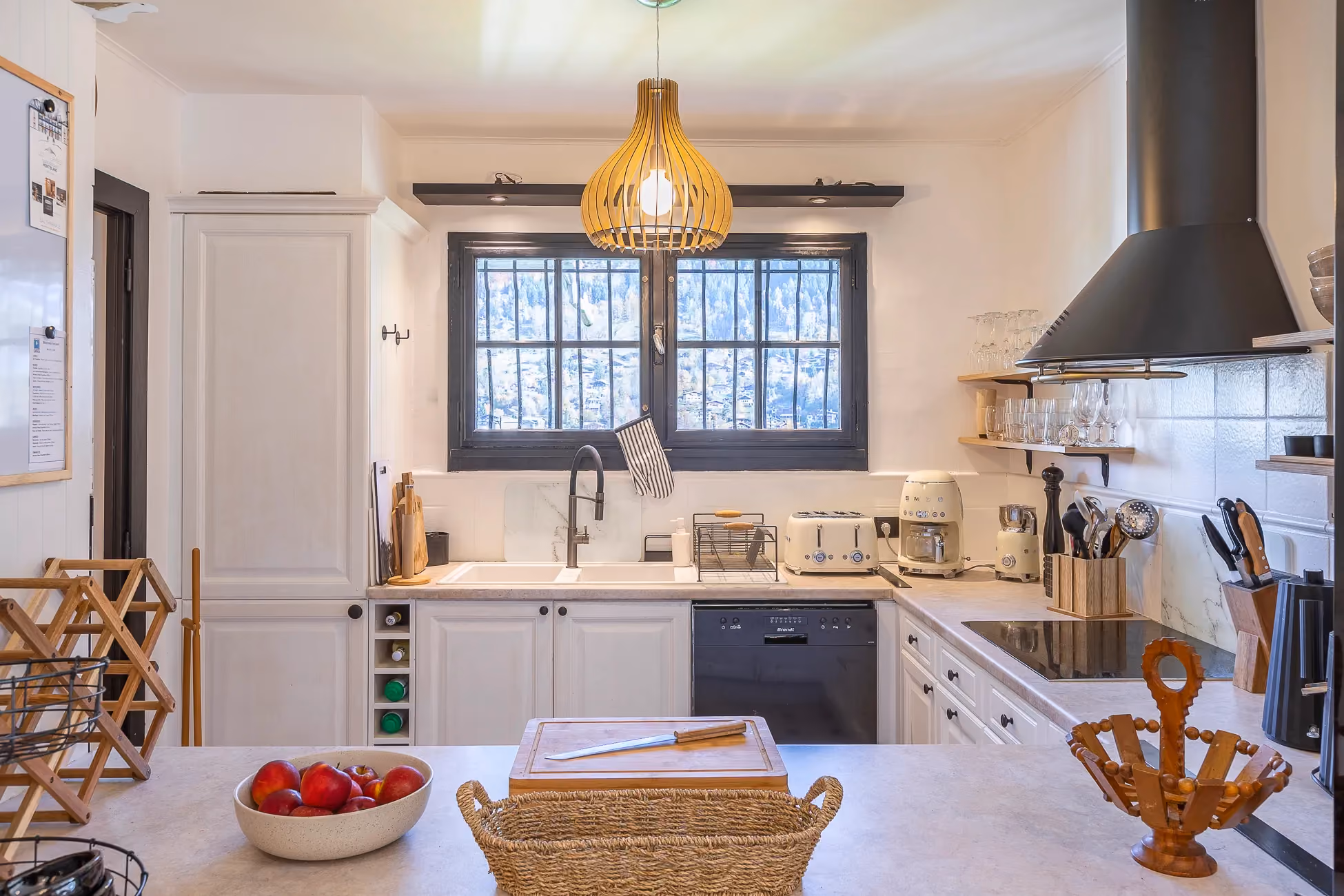 Fully equipped kitchen with at Chalet Soleil Blanc.