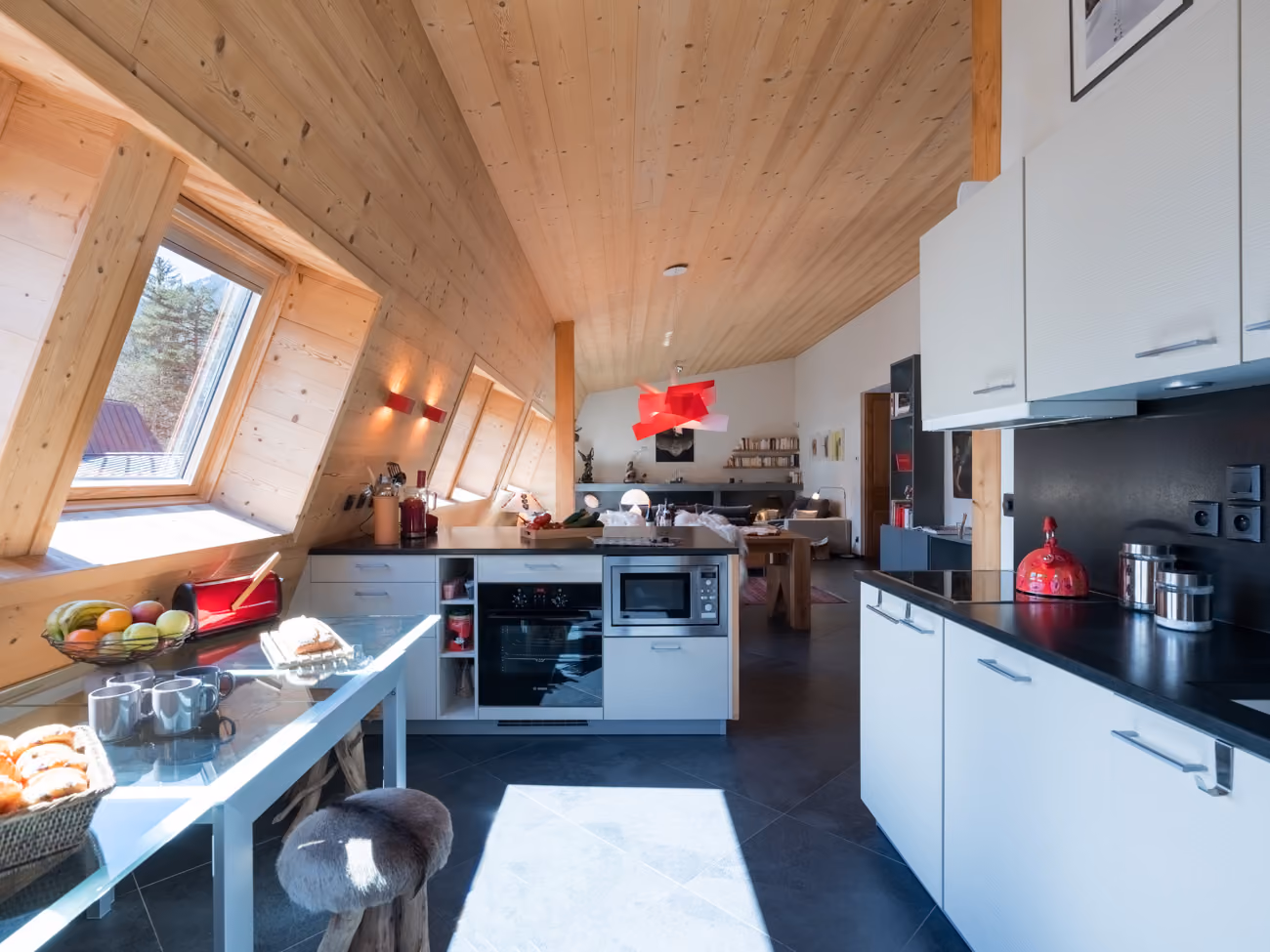 Modern fully equipped open-plan kitchen, penthouse in Chamonix