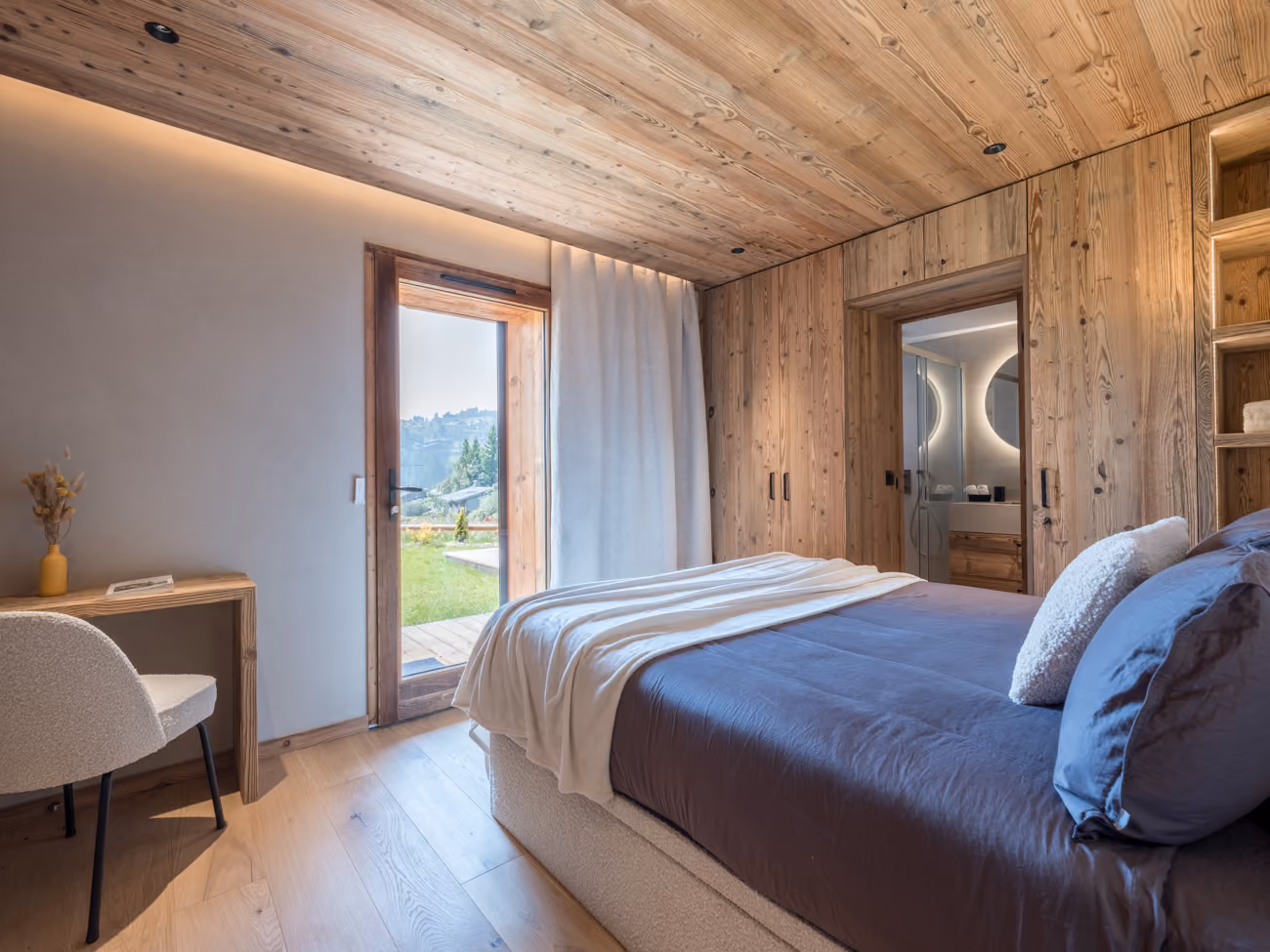 Double bedroom with en-suite bathroom and direct access to the garden at Chalet Victory.