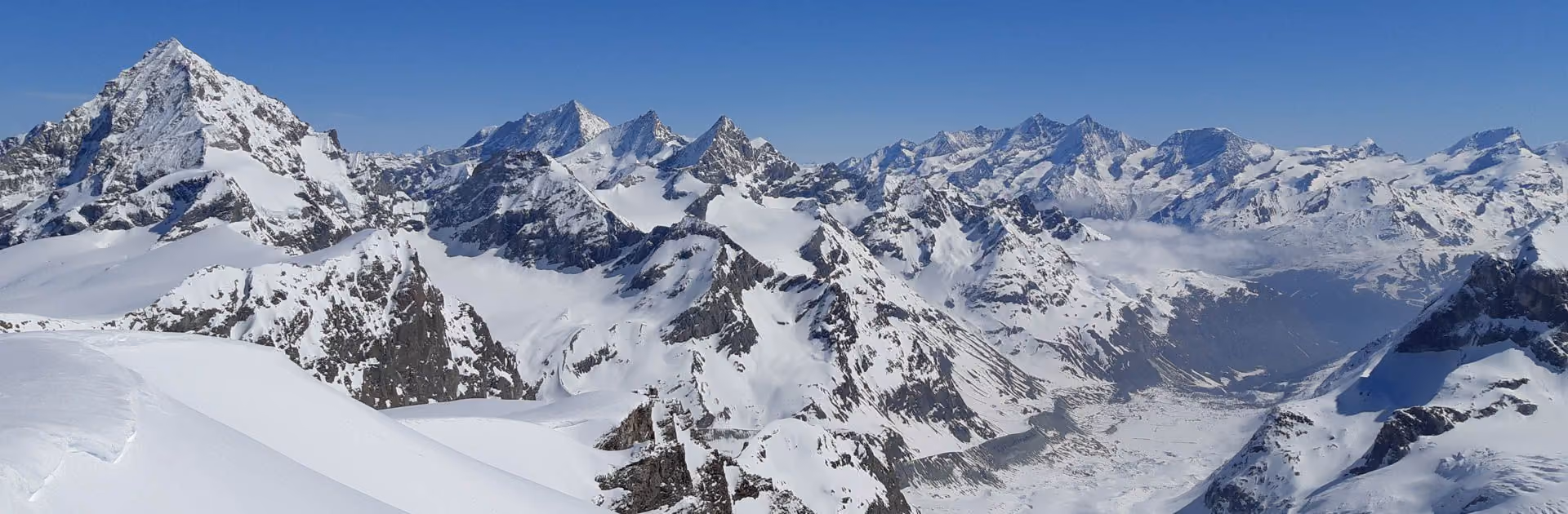 Luxury chalet and apartment rentals in Chamonix | Mont-Blanc View & Services 5 ★ | Le Chalet Club