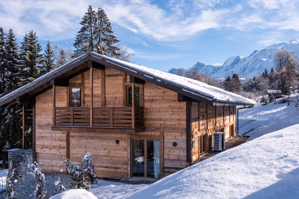 Exterior view of Chalet Diane, a luxury chalet in Combloux with views of the Mont Blanc massif in winter.