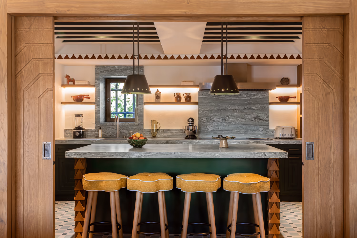 Premium kitchen with marble island and high-end appliances in a luxury chalet in Megève.