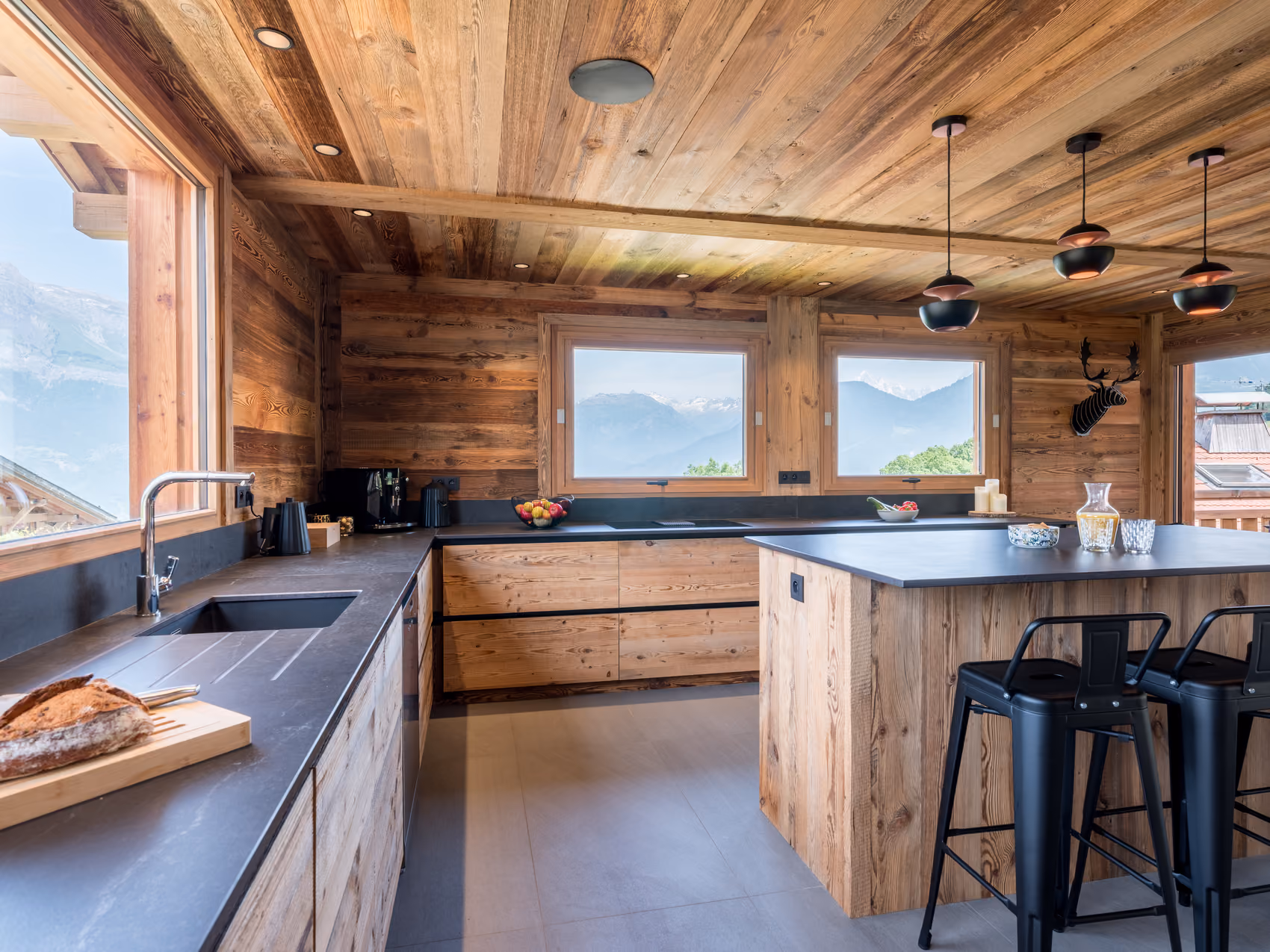 Fully equipped modern kitchen with central island and mountain views at Chalet Double M.