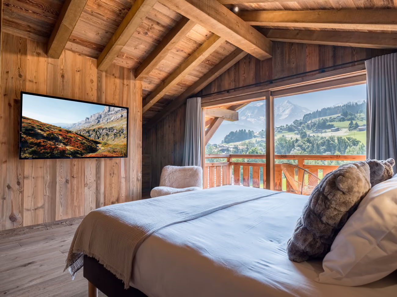 Double bedroom with balcony and exceptional Mont Blanc views at Chalet Double M.