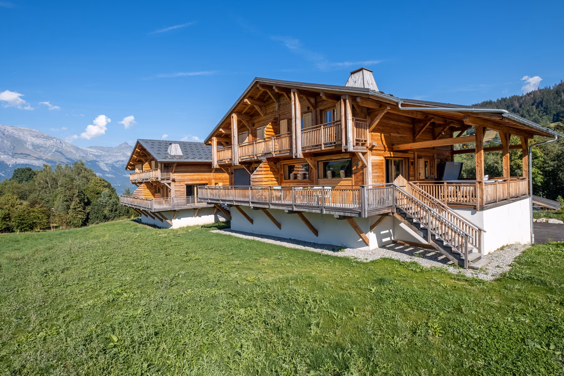 Exterior view of Chalet Ango, luxury chalet with spacious terraces between Combloux and Megève.