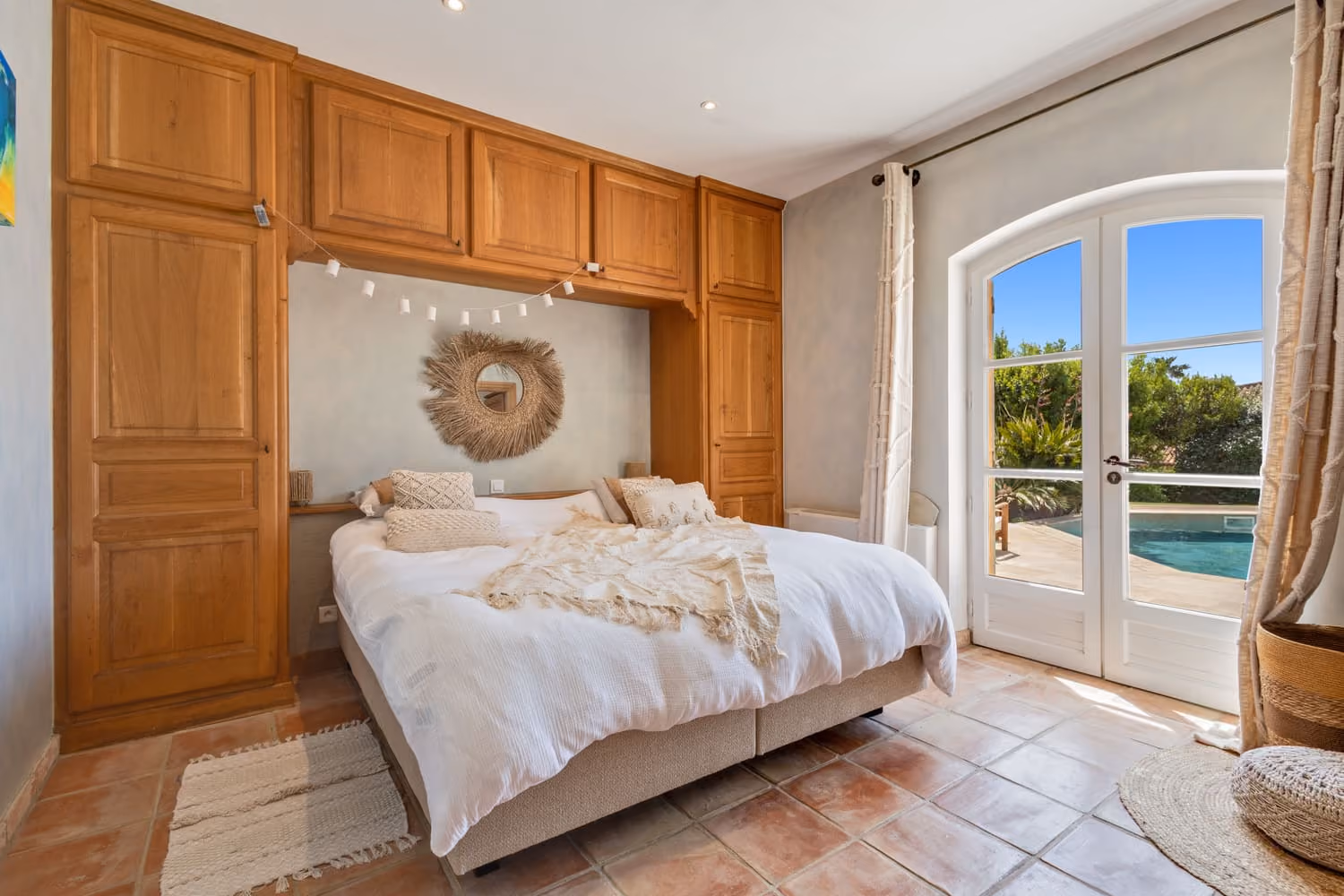Bedroom with direct access to the terrace and pool in a luxury villa near Saint-Tropez.